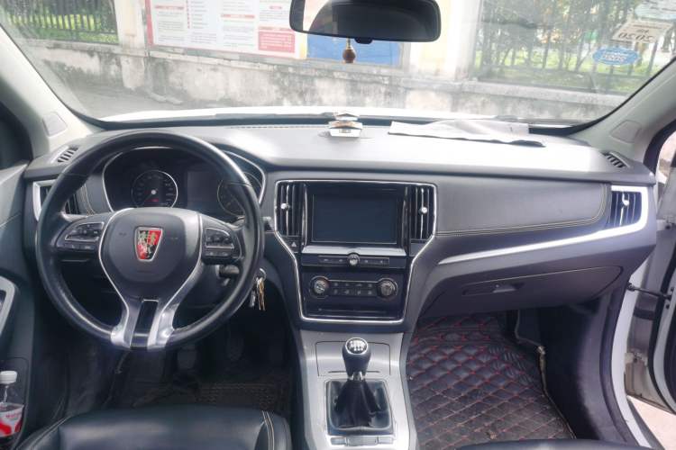 Used Roewe RX5 2016 20T Two-Wheel Drive Manual Flagship Edition Center Console