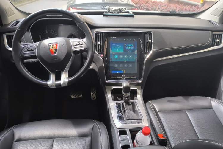 Used Roewe RX5 2016 20T Two-Wheel Drive Automatic Internet Smart Edition Center Console