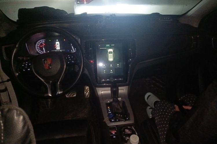 Used Roewe RX5 2016 30T Two-Wheel Drive Automatic Internet Smart Edition Center Console