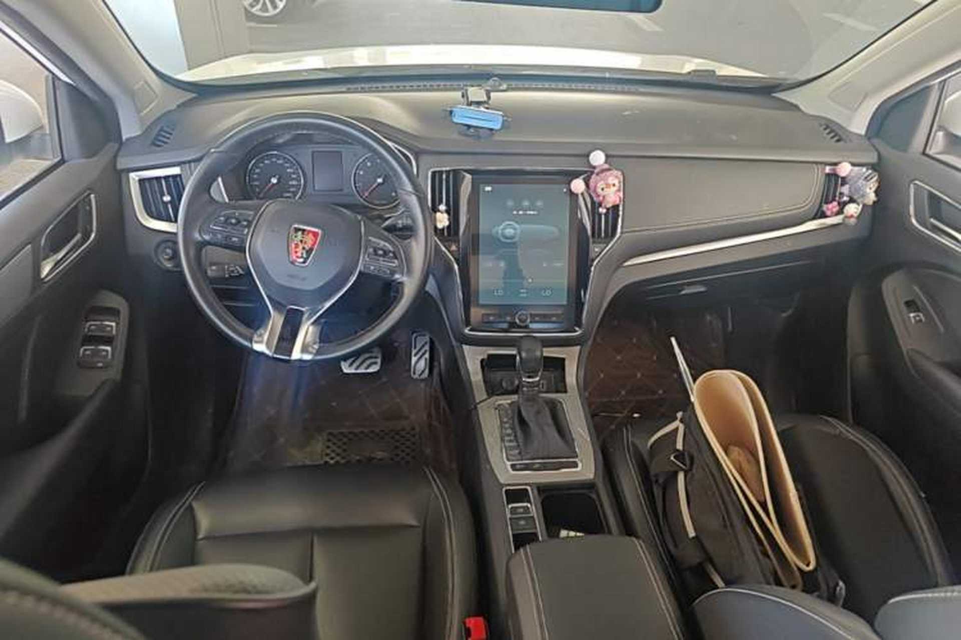 Used Roewe RX5 2016 20T Two-Wheel Drive Automatic Internet Smart Edition Center Console