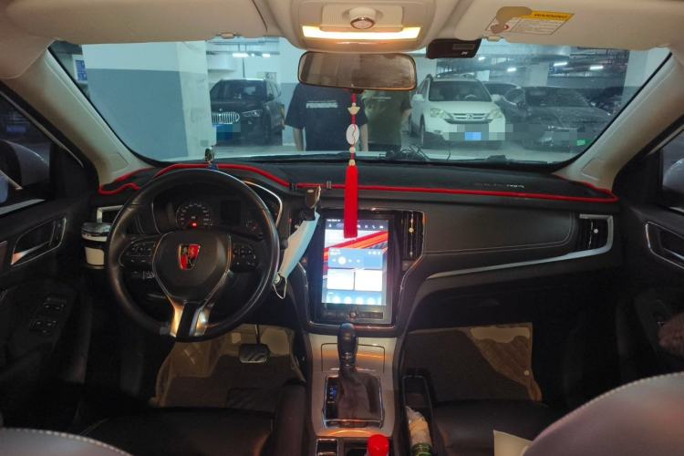 Used Roewe RX5 2016 20T Two-Wheel Drive Automatic Internet Smart Edition Center Console