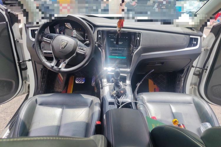 Used Roewe RX5 2016 30T Two-Wheel Drive Automatic Internet Smart Edition Center Console
