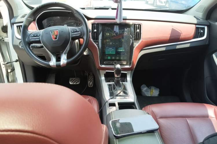 Used Roewe RX5 2016 30T Four-Wheel Drive Automatic Internet Smart Luxury Edition Center Console
