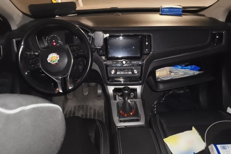 Used Roewe RX5 2016 20T Two-Wheel Drive Manual Flagship Edition Center Console