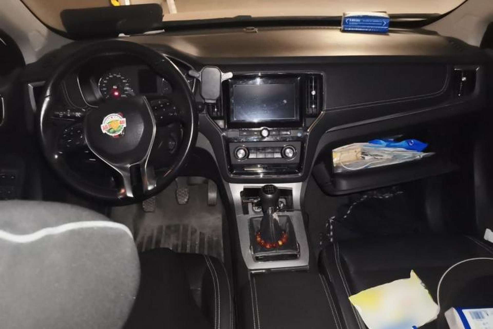 Used Roewe RX5 2016 20T Two-Wheel Drive Manual Flagship Edition Center Console