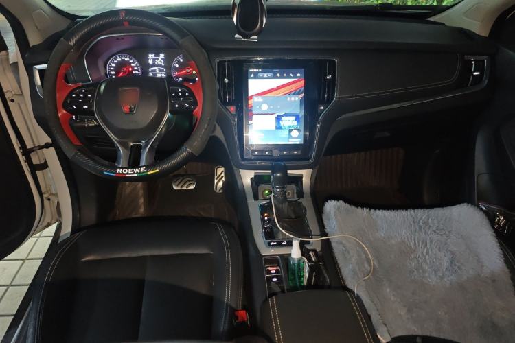 Used Roewe RX5 2016 20T Two-Wheel Drive Automatic Internet Smart Edition Center Console