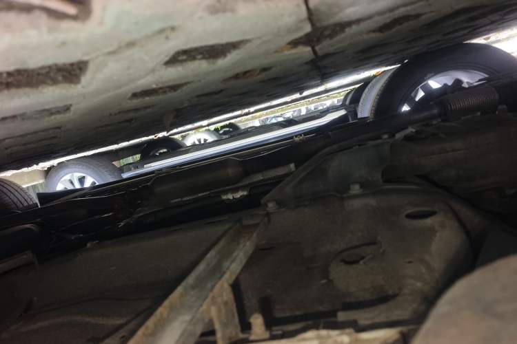 Used Roewe RX5 2016 20T Two-Wheel Drive Automatic Internet Smart Edition Chassis Front Left
