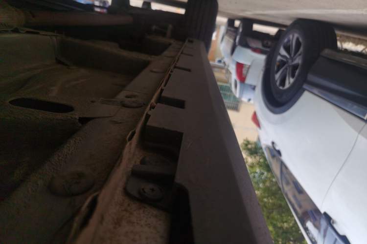 Used Roewe RX5 2016 20T Two-Wheel Drive Automatic Internet Smart Edition Chassis Front Right