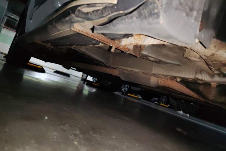 Used Roewe RX5 2016 20T Two-Wheel Drive Manual Flagship Edition Chassis Front Right