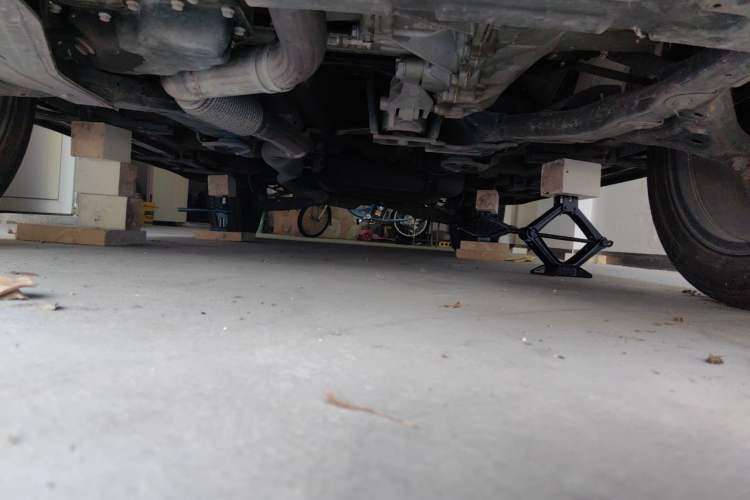 Used Roewe RX5 2016 20T Two-Wheel Drive Automatic Internet Smart Edition Chassis Front