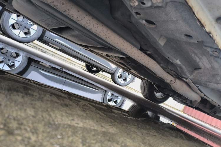 Used Roewe RX5 2016 20T Two-Wheel Drive Manual Flagship Edition Chassis Rear Right