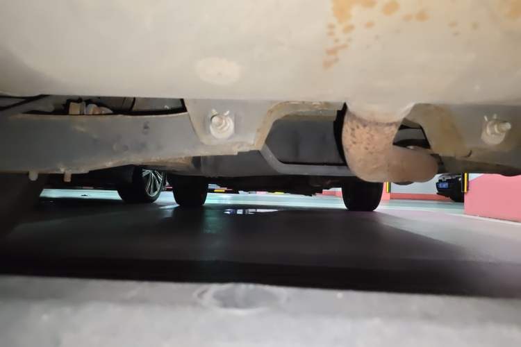 Used Roewe RX5 2016 20T Two-Wheel Drive Automatic Flagship Edition Chassis Rear