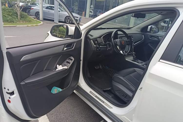 Used Roewe RX5 2016 20T Two-Wheel Drive Automatic Internet Smart Edition Driver Seat