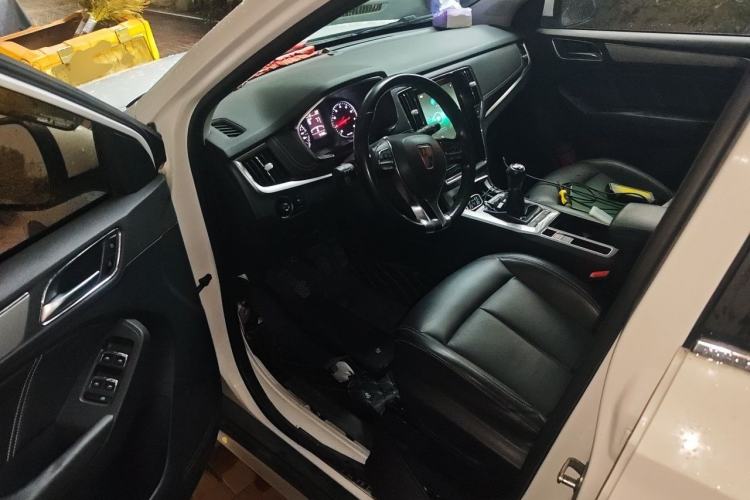 Used Roewe RX5 2016 20T Two-Wheel Drive Manual Transmission Internet Smart Edition Driver Seat