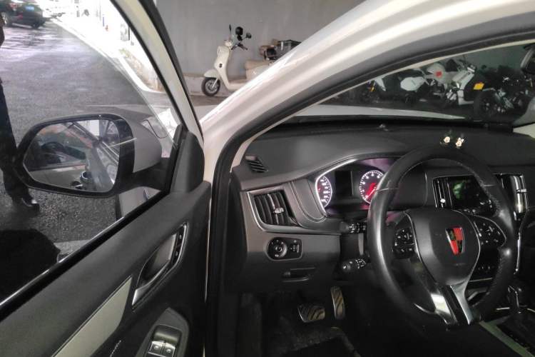Used Roewe RX5 2016 20T Two-Wheel Drive Automatic Internet Smart Edition Driver Seat