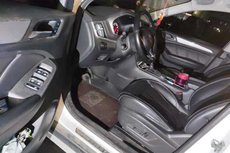 Used Roewe RX5 2016 20T Two-Wheel Drive Automatic Flagship Edition Driver Seat