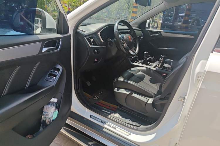 Used Roewe RX5 2016 20T Two-Wheel Drive Manual Flagship Edition Driver Seat