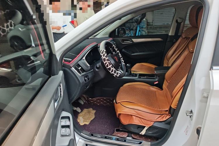 Used Roewe RX5 2016 20T Two-Wheel Drive Manual Transmission Internet Smart Edition Driver Seat