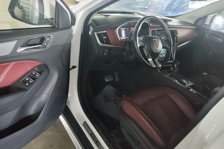 Used Roewe RX5 2016 30T Four-Wheel Drive Automatic Internet Smart Luxury Edition Driver Seat