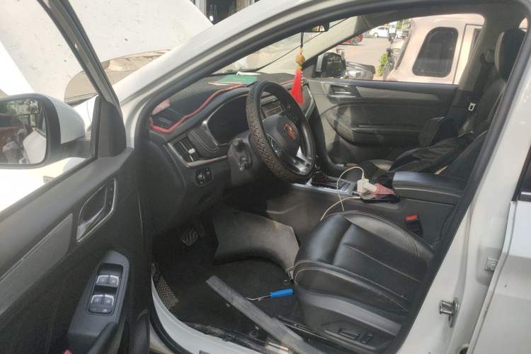 Used Roewe RX5 2016 20T Two-Wheel Drive Automatic Internet Smart Edition Driver Seat