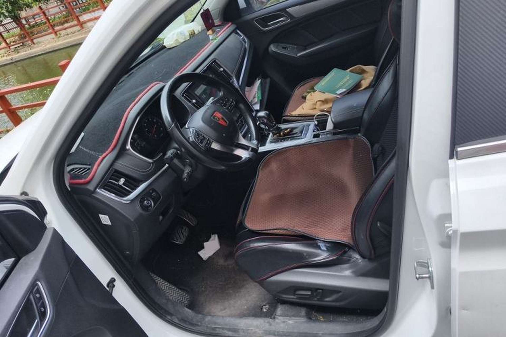 Used Roewe RX5 2016 20T Two-Wheel Drive Automatic Internet Smart Edition Driver Seat