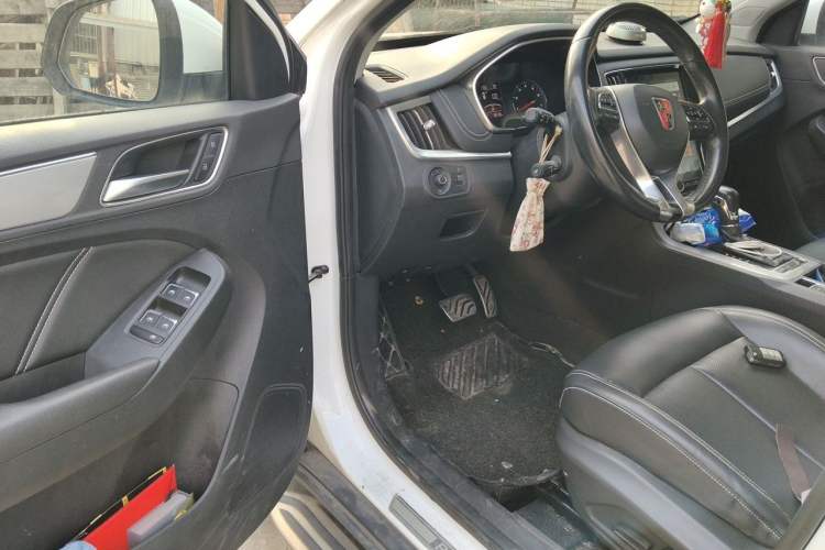 Used Roewe RX5 2016 20T Two-Wheel Drive Automatic Internet Smart Edition Driver Seat