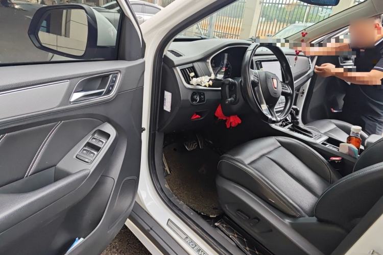 Used Roewe RX5 2016 20T Two-Wheel Drive Automatic Internet Smart Edition Driver Seat