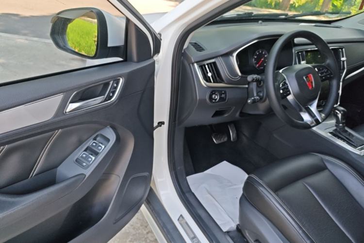Used Roewe RX5 2016 20T Two-Wheel Drive Automatic Internet Smart Edition Driver Seat