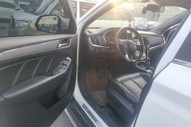 Used Roewe RX5 2016 20T Two-Wheel Drive Automatic Internet Smart Edition Driver Seat
