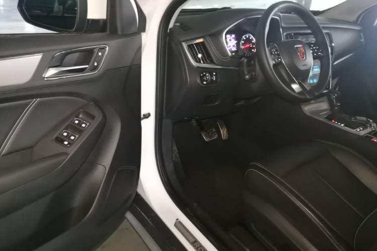 Used Roewe RX5 2016 20T Two-Wheel Drive Automatic Internet Smart Edition Driver Seat