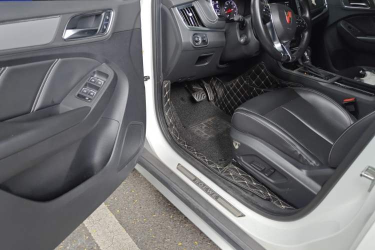 Used Roewe RX5 2016 20T Two-Wheel Drive Automatic Internet Smart Edition Driver Seat