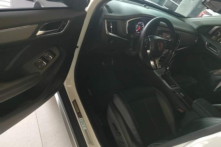 Used Roewe RX5 2016 20T Two-Wheel Drive Automatic Internet Smart Edition Driver Seat