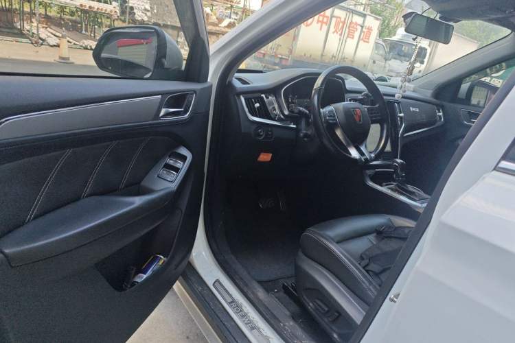 Used Roewe RX5 2016 20T Two-Wheel Drive Automatic Internet Smart Edition Driver Seat
