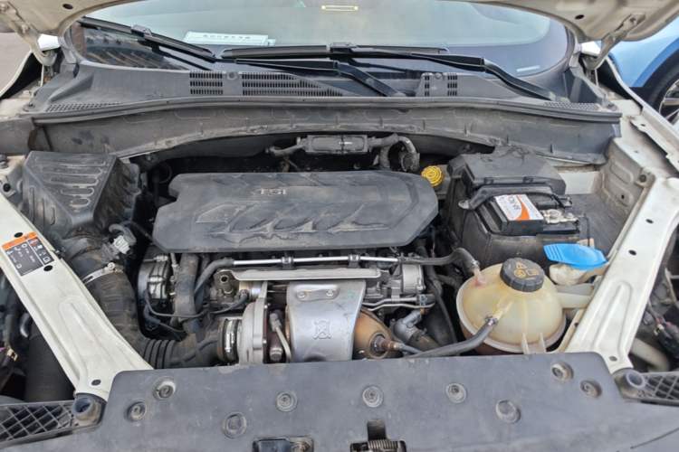 Used Roewe RX5 2016 30T Two-Wheel Drive Automatic Internet Smart Edition Engine Bay