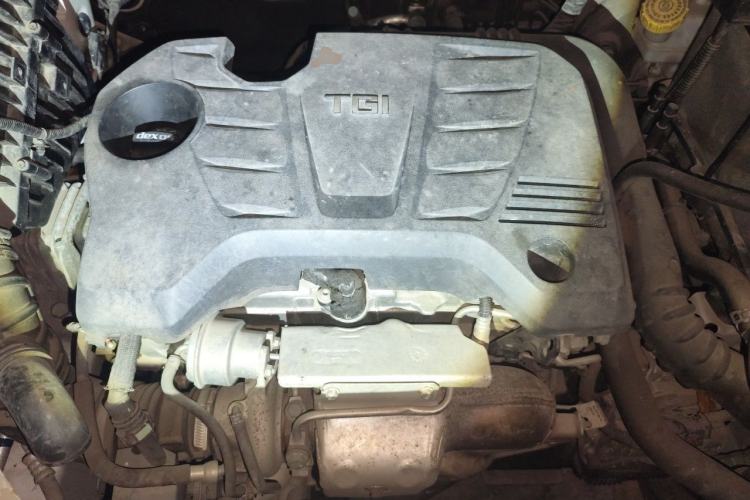 Used Roewe RX5 2016 20T Two-Wheel Drive Automatic Flagship Edition Engine Bay