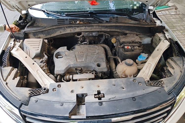 Used Roewe RX5 2016 20T Two-Wheel Drive Automatic Internet Smart Edition Engine Bay