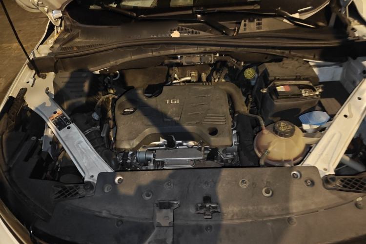 Used Roewe RX5 2016 20T Two-Wheel Drive Automatic Internet Smart Edition Engine Bay