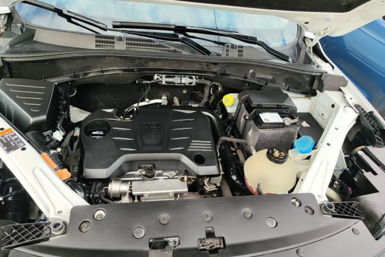Used Roewe RX5 2016 20T Two-Wheel Drive Automatic Internet Smart Edition Engine Bay