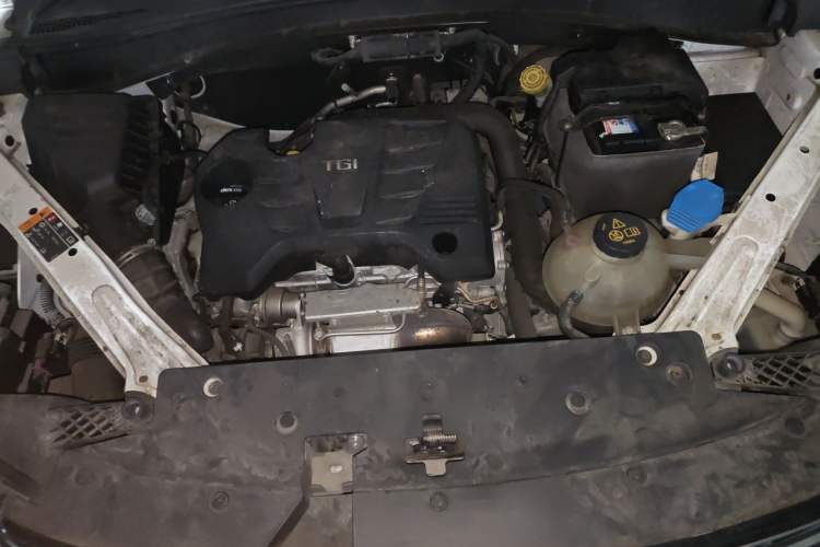 Used Roewe RX5 2016 20T Two-Wheel Drive Automatic Internet Smart Edition Engine Bay