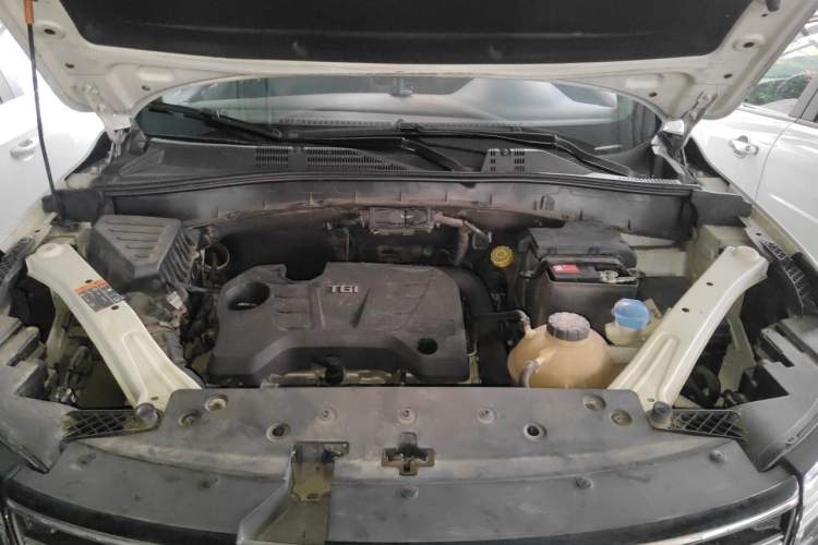 Used Roewe RX5 2016 20T Two-Wheel Drive Automatic Internet Smart Edition Engine Bay