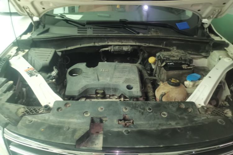 Used Roewe RX5 2016 20T Two-Wheel Drive Manual Flagship Edition Engine Bay