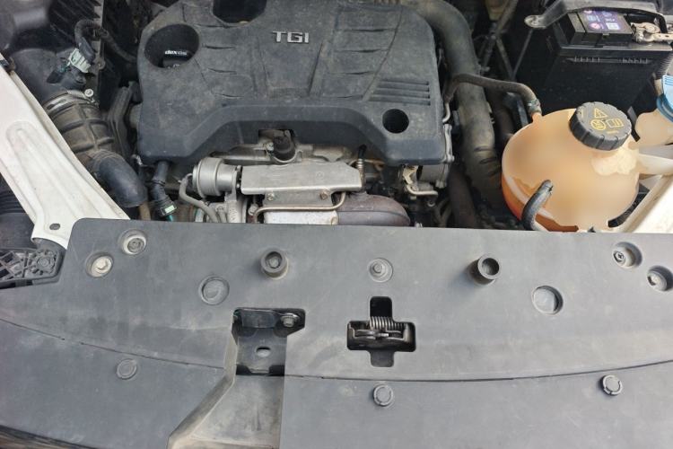 Used Roewe RX5 2016 20T Two-Wheel Drive Automatic Flagship Edition Engine Bay