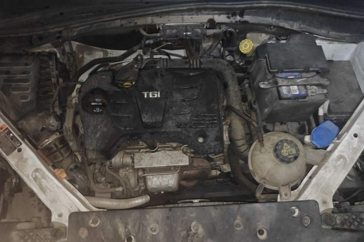 Used Roewe RX5 2016 20T Two-Wheel Drive Automatic Flagship Edition Engine Bay