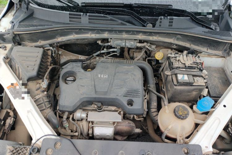 Used Roewe RX5 2016 20T Two-Wheel Drive Manual Transmission Internet Smart Edition Engine Bay