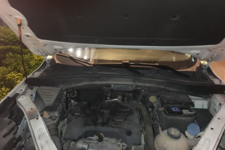 Used Roewe RX5 2016 20T Two-Wheel Drive Automatic Internet Smart Edition Engine Bay