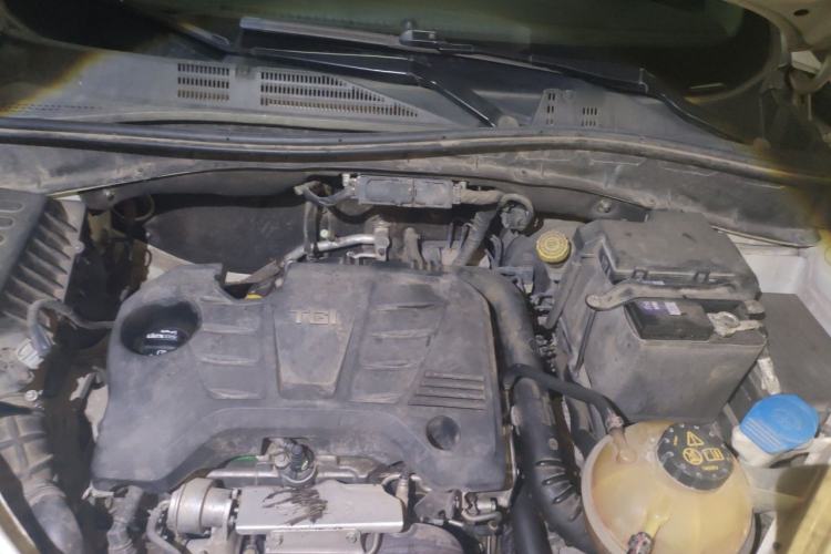 Used Roewe RX5 2016 20T Two-Wheel Drive Automatic Internet Smart Edition Engine Bay