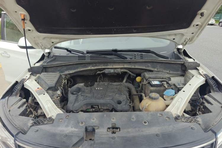 Used Roewe RX5 2016 20T Two-Wheel Drive Automatic Internet Smart Edition Engine Bay