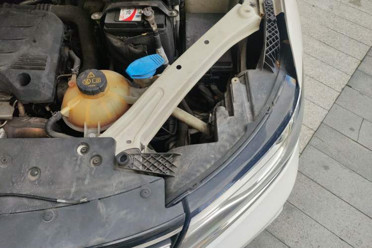Used Roewe RX5 2016 20T Two-Wheel Drive Automatic Internet Smart Edition Engine Bay Left
