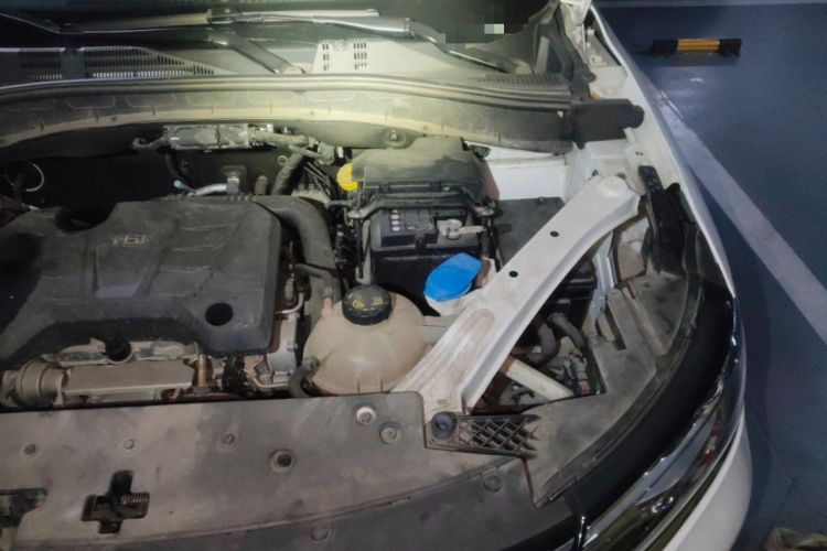 Used Roewe RX5 2016 20T Two-Wheel Drive Automatic Internet Smart Edition Engine Bay Left