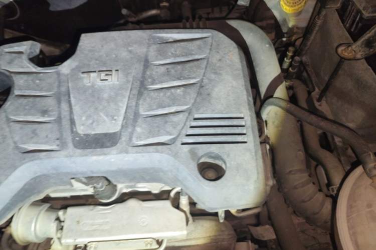 Used Roewe RX5 2016 20T Two-Wheel Drive Automatic Flagship Edition Engine Bay Left